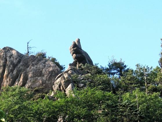 점봉산~한계령 구간의 개바위. [사진 김순근]