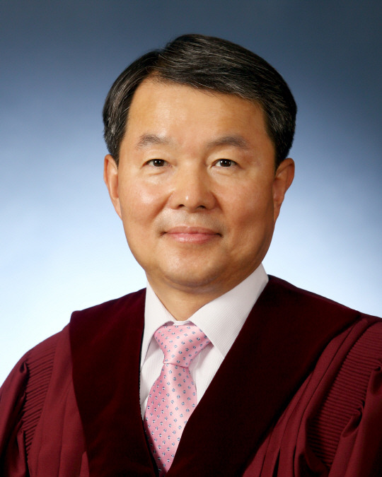이진성 헌법재판소장