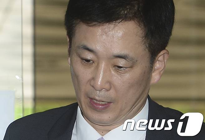 박근혜 전 대통령 측 유영하 변호사가 13일 오전 서울 서초구 서울중앙지법에서 열린 '592억 뇌물' 관련 35회 공판에 출석하고 있다. 2017.7.13/뉴스1 © News1 신웅수 기자