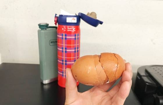 한끗리빙 - 보온병 씻기. [윤경희 기자]