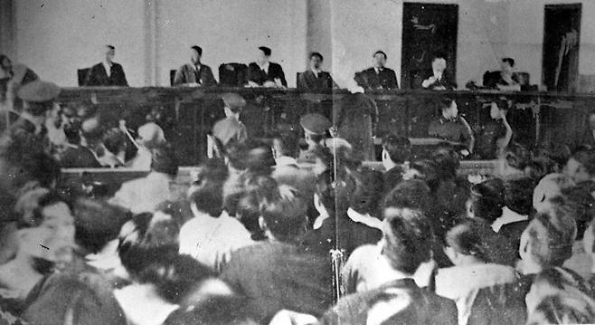 1948년 반민특위의 활동은 우익의 방해공작으로 흐지부지 되고 말았다. 친일파를 심리 중인 반민특위 법정. <한겨레> 자료사진.