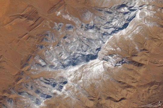 사하라 사막에 눈이 내린 모습을 NASA 인공위성이 포착했다. (사진=NASA 지구 관측연구소)