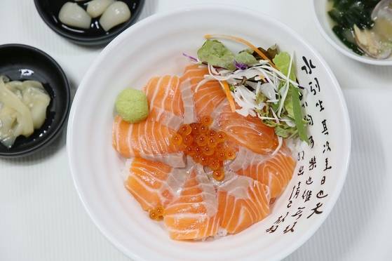 연어 초덮밥(9000원).