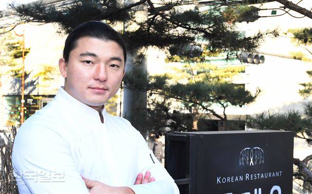 서울 종로구 가회동 한식 파인다이닝 '두레유'의 오너셰프 유현수.  신상순 선임기자