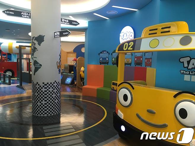 3층 출발층에는 뽀로로, 타요 등의 어린이 캐릭터 테마의 어린이놀이공간이 조성돼 있다. 연중 무휴 24시간 운영된다.(인천국제공항공사 제공)© News1