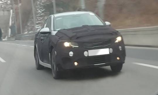 기아치가 올해 상반기 K5 하이브리드 페이스리프트 모델 출시에 앞서 테스트 주행이 한창이다.