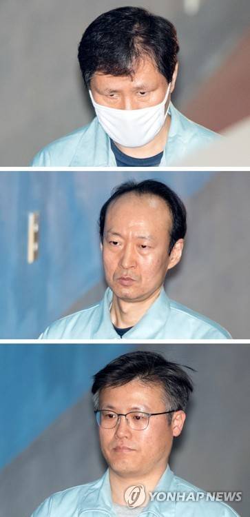 안봉근(위부터) 전 청와대 비서관, 이재만 전 청와대 비서관, 정호성 전 청와대 부속비서관이 19일 오후 법정으로 향하고 있다. [연합뉴스]