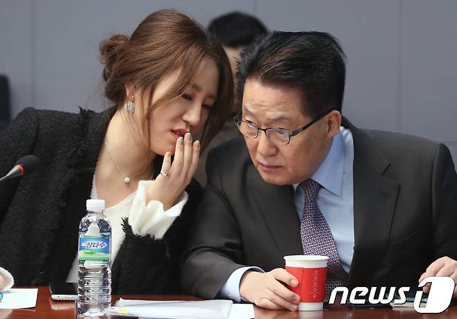 국민의당 박지원 전 대표와 조성은 전 비대위원. 2018.1.12/뉴스1 © News1 박정호 기자