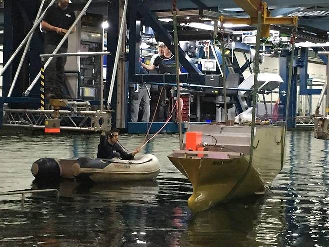 네덜란드 해양연구소 ‘마린’이 세월호 침몰 원인을 분석하기 위한 시뮬레이션 작업을 준비하고 있는 모습. 바헤닝언/정은주 기자