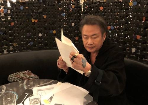 김중만 작가 (서울=연합뉴스) 이세영 기자 = 김중만 작가가 최근 서울 종로구의 한 카페에서 연합뉴스 기자와 만나 그랑팔레 전시 무산 배경을 설명하고 있다. 2018.1.21. seva@yna.co.kr