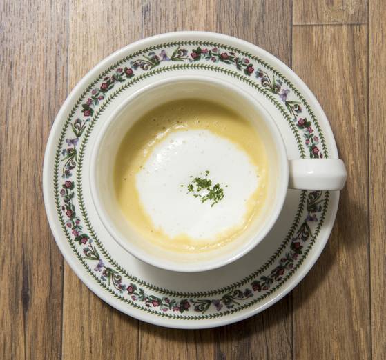 따뜻한 수프 한 잔은 추위를 녹여주고 빈 속도 든든하게 채워준다. [중앙포토]