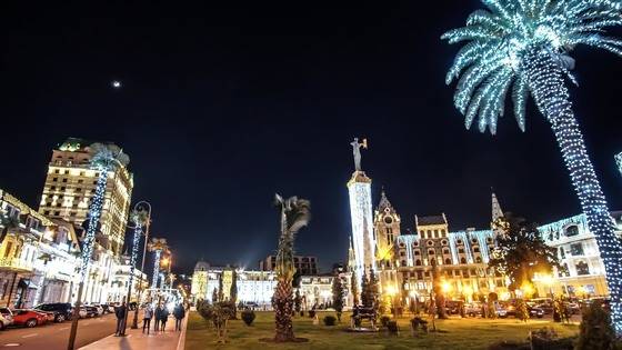 화려한 바투미 야경.