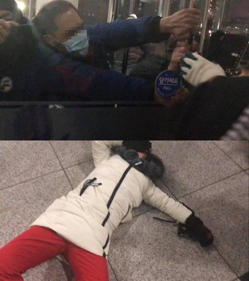 청소노동자 구조조정 문제 갈등 격화 (서울=연합뉴스) 이효석 기자 = 30일 민주노총 공공운수노조 서경지부는 전날 새벽 연세대학교에서 학교 측이 고용한 청소용역업체 직원들이 기존의 청소노동자들의 출근을 막는 바람에 몸싸움을 벌였고, 이 과정에서 청소노동자 1명이 쓰러져 병원에 실려갔다고 밝혔다.2018.1.30 [공공운수노조 서경지부 페이스북 캡처] hyo@yna.co.kr (끝)