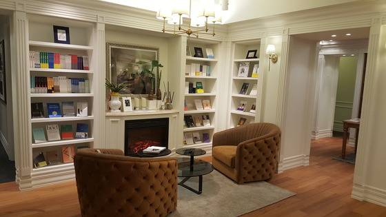 서울 선릉역 최인아책방의 4층 혼자의 서재 입구 부분이다. 이용료가 2시간에 3만원이지만 책에 집중적으로 몰입할 수 있어 젊은 여성을 중심으로 이용자가 늘고 있다. 김동호 기자