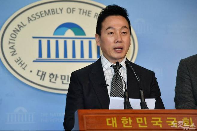 정봉주 전 통합민주당 의원이 7일 오전 국회 정론관에서 더불어민주당 복당 기자회견을 하고 있다. (사진=윤창원 기자)