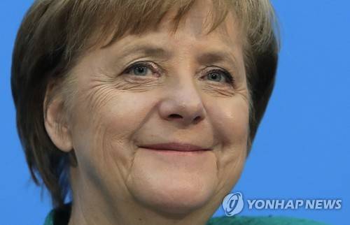 연정 협상 타결후 웃는 메르켈 [AP=연합뉴스]