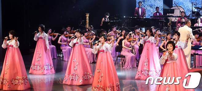 북한예술단 공연 모습. © News1 사진공동취재단