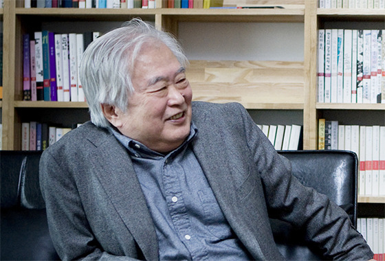 원로 문학평론가 김병익씨가 고은 시인의 성추문 파문에 대해 입을 열었다. 그는 ’행적은 단죄하되 시인의 예술까지 매도하지 말아야 한다“고 했다. [중앙포토]