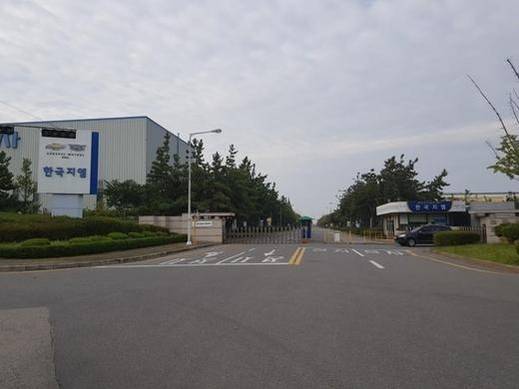 문이 닫힌 한국GM 군산공장 정문./진상훈 기자