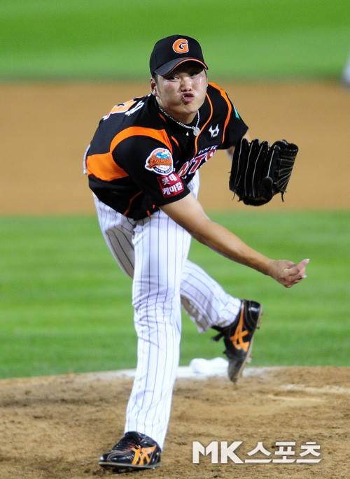 롯데 자이언츠 시절 문동욱의 역투. 2014년 8월 16일 잠실 두산-롯데전은 그의 처음이자 마지막 1군 경기다. 사진=천정환 기자