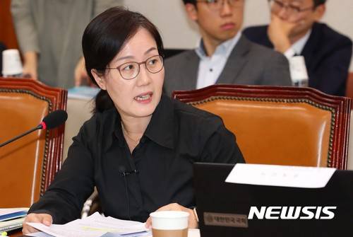 【서울=뉴시스】배훈식 기자 = 김현아 자유한국당 의원. 2017.10.17. dahora83@newsis.com