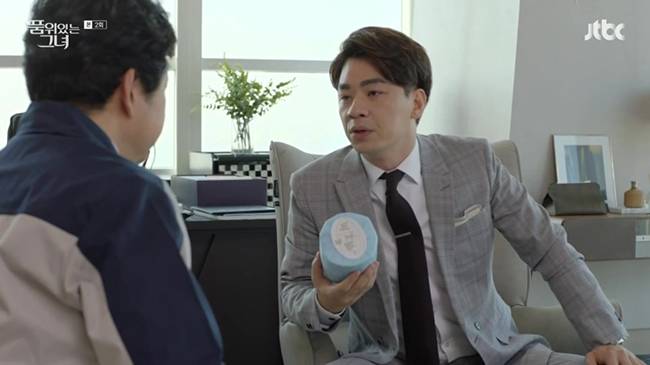 지난해 종영한 JTBC 인기드라마 '품위있는 그녀'(2017)에서 주인공 우아진(김희선)의 남편 안재석으로 분한 정상훈은 인생 연기를 해냈다며 각광받았다. /사진제공=JTBC