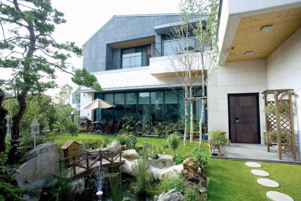 경기 파주시 교하읍의 한 타운하우스. 2층 단독주택 형태로 가구마다 개별정원이 딸려 있다. /조선DB