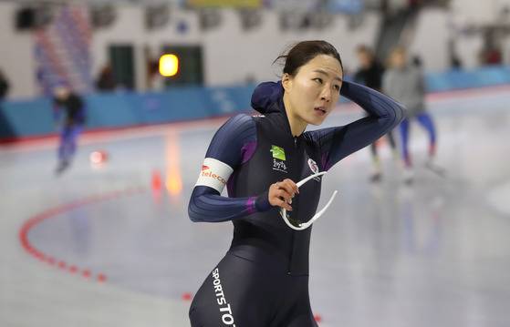 평창 올림픽에서 스피드스케이팅 여자 500m 3연패에 도전하는 이상화 선수. 월 100만원의 월정금 연금을 받고 있는 이상화 선수가 이번에도 금메달을 따게 되면 포상금과 일시 장려금을 포함해 1억 2000여만원 이상의 혜택을 받는다. [중앙포토]