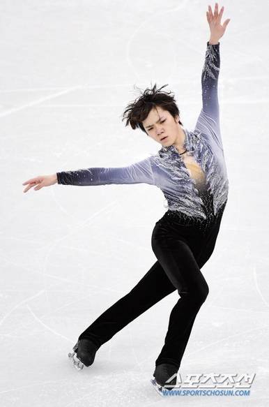 16일 평창 동계올림픽 남자 피겨스케이팅 쇼트 프로그램 경기에서 일본 우노 쇼마가 연기를 펼치고 있다. /스포츠조선