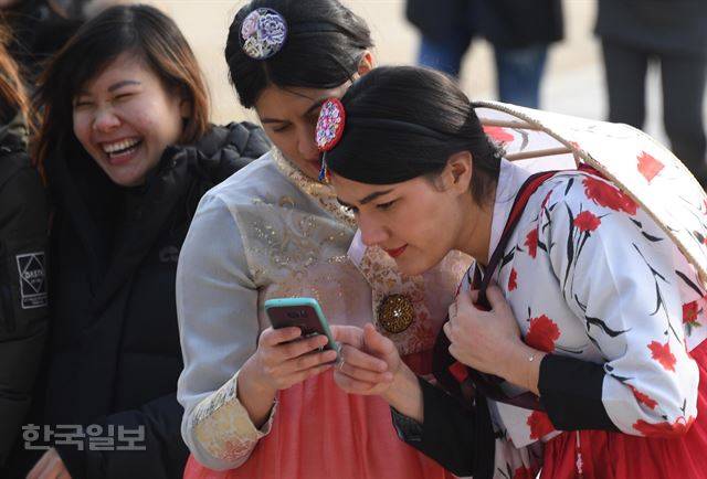 [저작권 한국일보] 잘 나왔나...