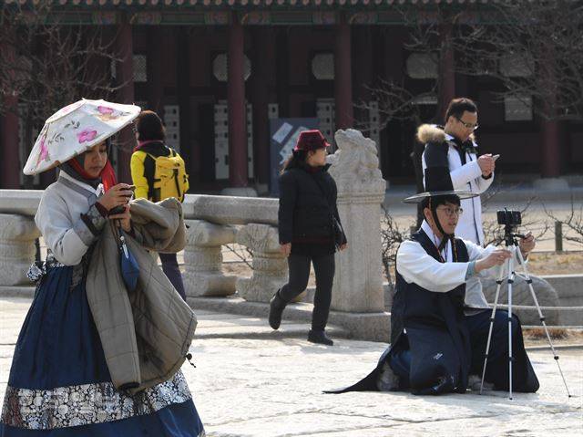 [저작권 한국일보] 경복궁 설연휴 풍경