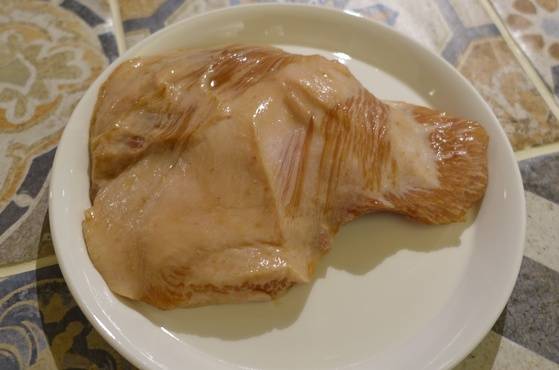 양념간장에 재운 항정살을 구우려고 꺼냈다.