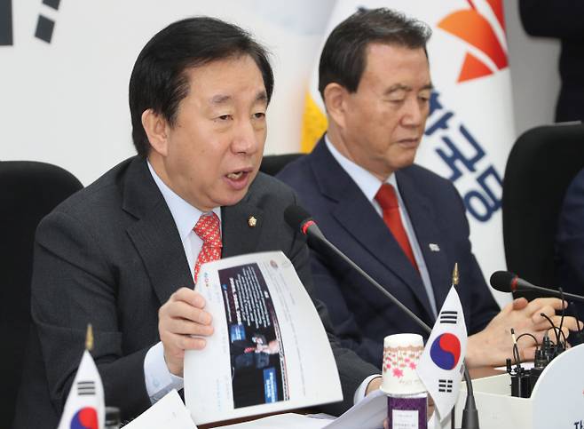 자유한국당 김성태 원내대표가 22일 국회에서 열린 원내대책회의에서 발언하고 있다. 연합뉴스