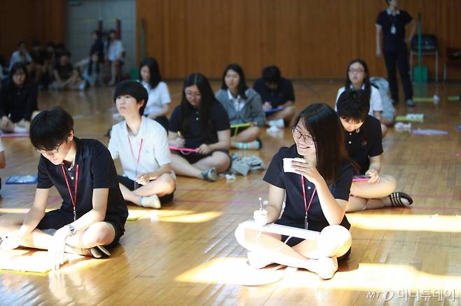 반팔, 티셔츠를 비롯해 후드까지 교복으로 선정한 서울 목동의 한가람고등학교. /사진 제공=한가람고등학교