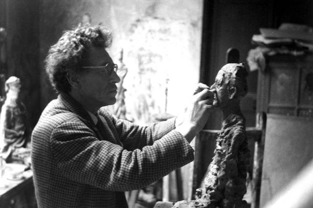 ▲ 알베르토 자코메티가 작품으로 살아내는 과정이다. 겉이 꺼칠한 조각은 결국 '성장판'임을 말한다. ⓒ코바나컨텐츠 제공