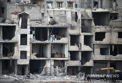 시리아군 공습에 파괴된 동구타 거리 [AFP=연합뉴스]