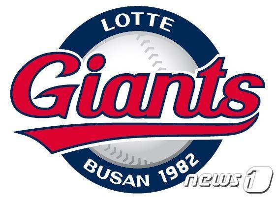 롯데 자이언츠의 새로운 구단 엠블럼. (롯데 제공). © News1