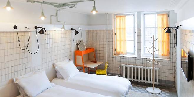 독특한 인테리어의 로이드호텔 객실. [사진 로이드호텔]