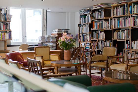 4층 도서관에는 8000권 이상의 예술서적이 있다. 최승표 기자
