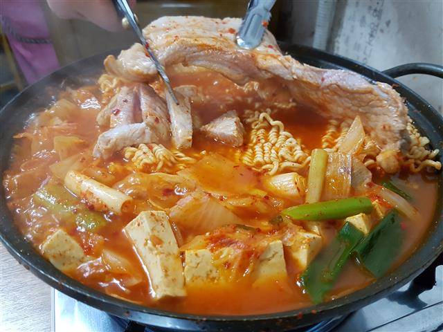 동이네 김치찌개