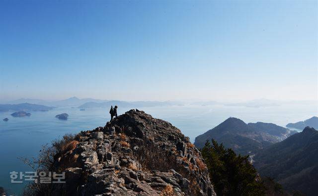 눈앞에 펼쳐지는 절경에 다시 힘을 얻는다.