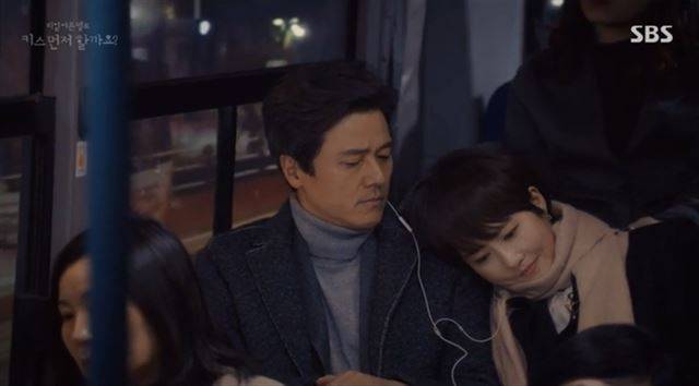 SBS 드라마 '키스 먼저 할까요'는 어른들의 멜로로 10% 넘는 시청률을 기록해 눈길을 끌고 있다. SBS 방송화면 캡처