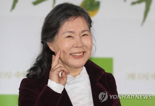 영화 '엄마의 공책'의 이주실 (서울=연합뉴스) 류효림 기자 = 배우 이주실이 9일 서울 용산구 한강로동 CGV용산아이파크몰에서 열린 영화 엄마의 공책 시사회에서 포즈를 취하고 있다. 2018.3.9      ryousanta@yna.co.kr