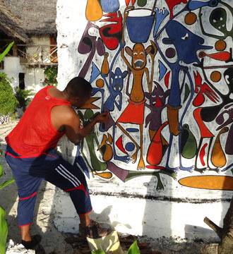 탄자니아 다르살렘 작업실에서 작업 중인 헨드릭 릴랑가.