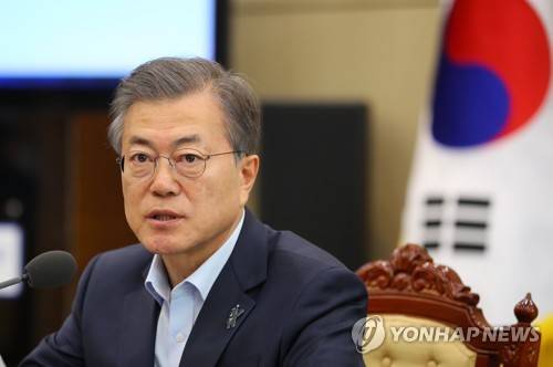 문 대통령, 수석보좌관 회의 발언 (서울=연합뉴스) 황광모 기자 = 문재인 대통령이 12일 오후 청와대에서 열린 수석보좌관 회의에서 최근 남북관계 발전과 관련한 발언을 하고 있다.       hkmpooh@yna.co.kr