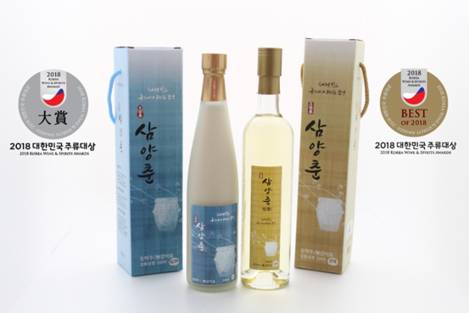 왼쪽은 삼양춘 약주(청), 오른쪽은 삼양춘 탁주/송도향 제공