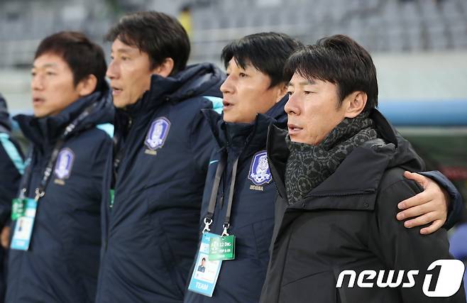 한국 축구대표팀의 신태용 감독, 전경준 코치, 김해운 골키퍼코치, 김남일 코치(왼쪽부터). /뉴스1 DB © News1 이재명 기자