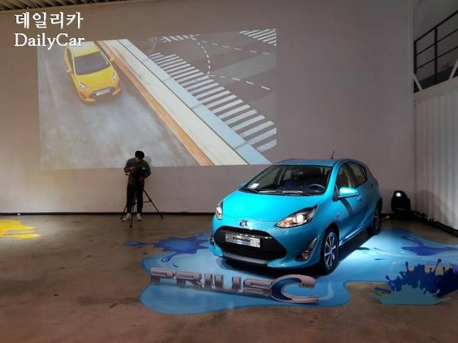 토요타 프리우스 C