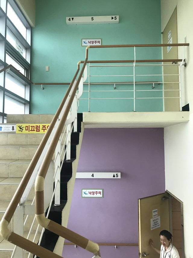 각 층마다 다른 색깔을 입혀 병동을 쉽게 찾도록 했다.