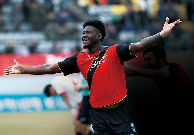 3월4일 경남 창원시 성산구 창원축구센터에서 열린 ‘KEB하나은행 K리그1’ 경남FC와 상주 상무의 경기에서 경남FC 말컹이 두 번째 골을 넣은 후 기뻐하고 있다. © 사진=연합뉴스